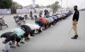 coronovirus and pakistani police reaction