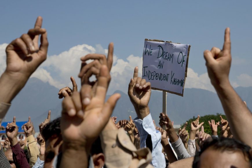 kashmiris-looking-towards-china