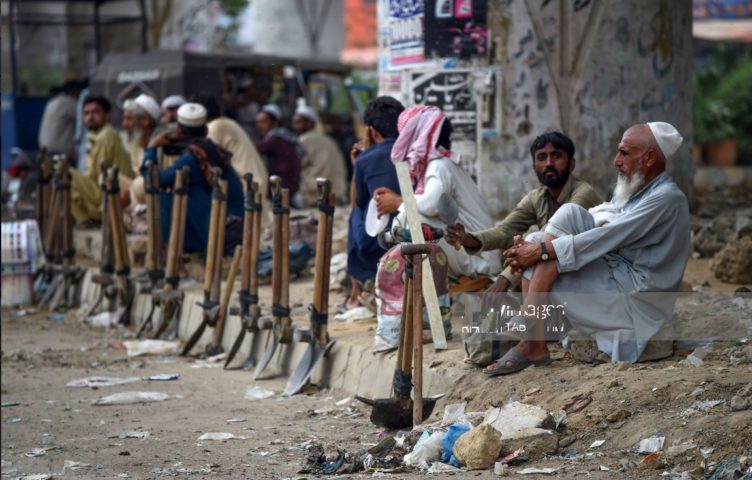 berozgarti main izafa hukumat ne apni na ehli ka malba corona per gira diya