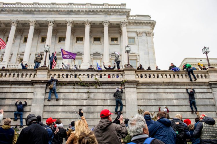 capital hill per hamla trump ke 4 haami halaak